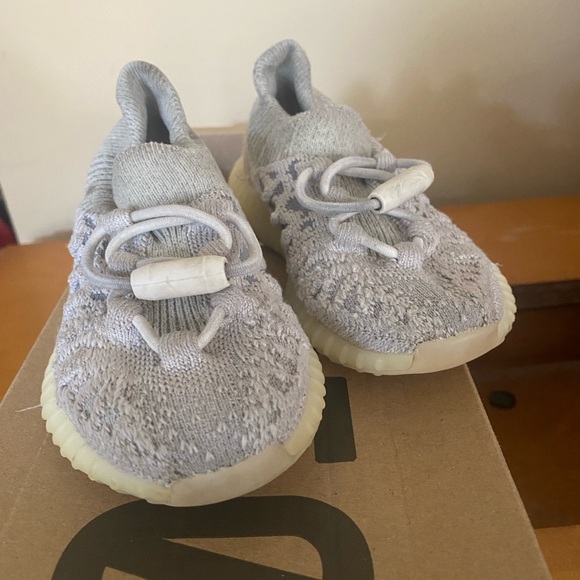 Yeezy 350V2 CMPCT Infants by adidas Gray Knited Sneakers - Like New Condition - Picture 3 of 9